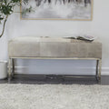 Banc en cuir de vache avec base argentée à découpes géométriques beige