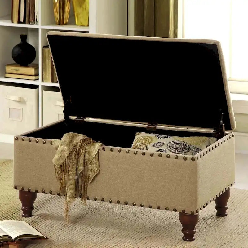 Banc de rangement clouté